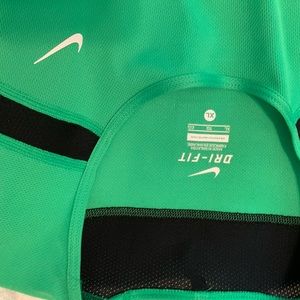 green nike long sleeve